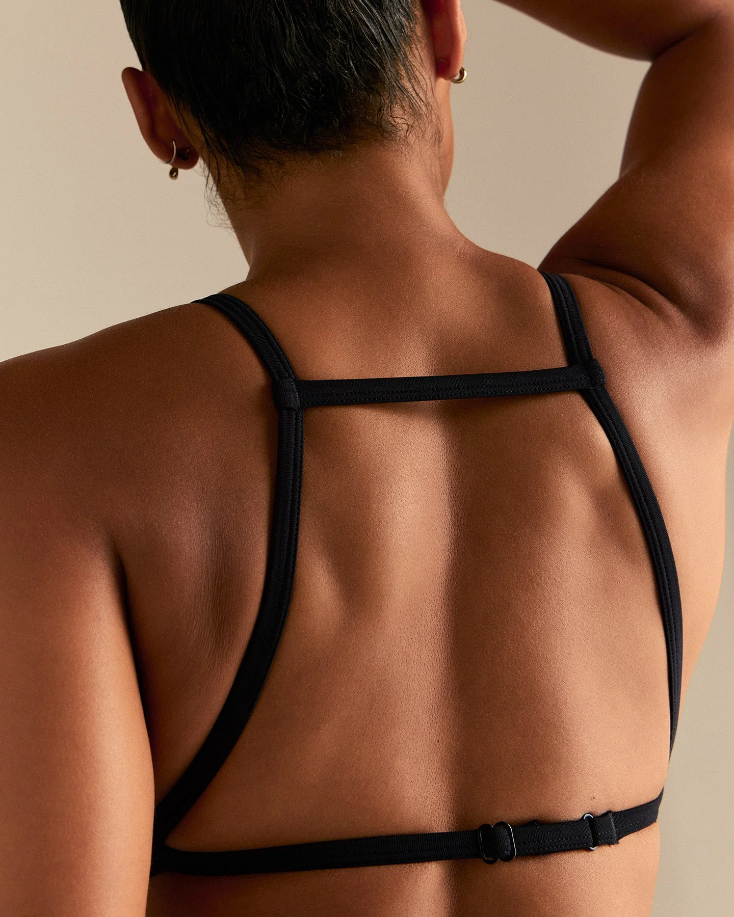 Define 2.0 High Neck Backless Bra | Black - Image 4