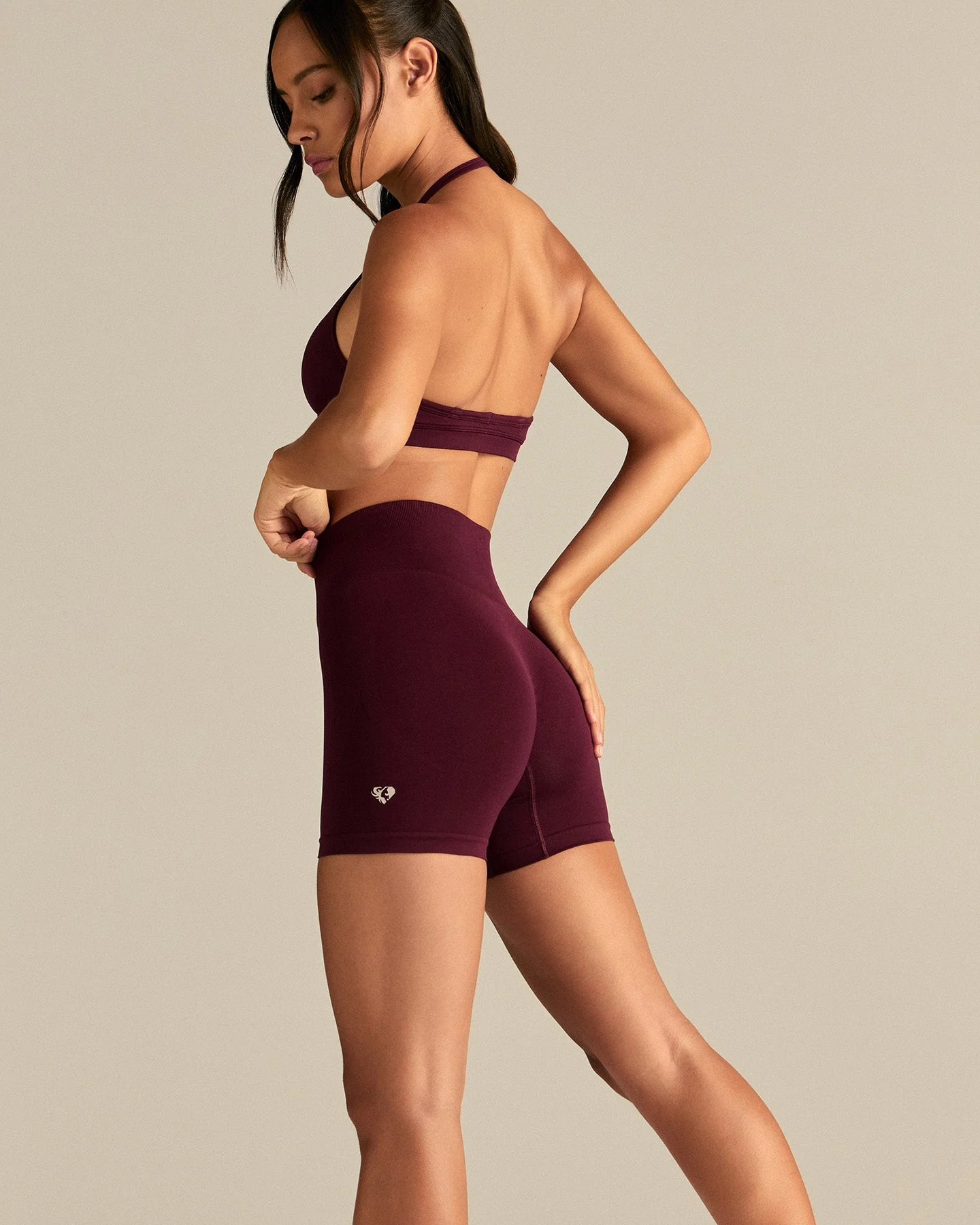Define 2.0 High Waist Scrunch Shorts 4" | Merlot - Image 4