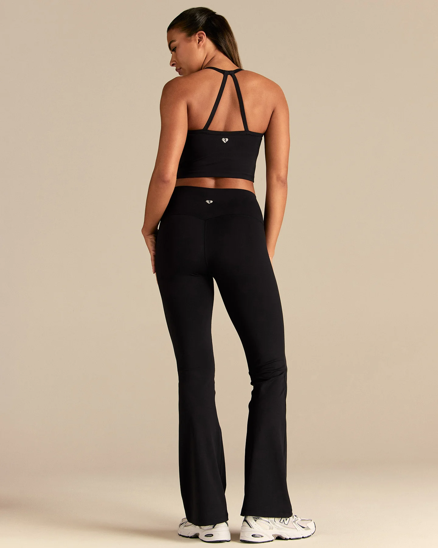 Essential Built-In Bra Crop Tank Top | Black - Image 4