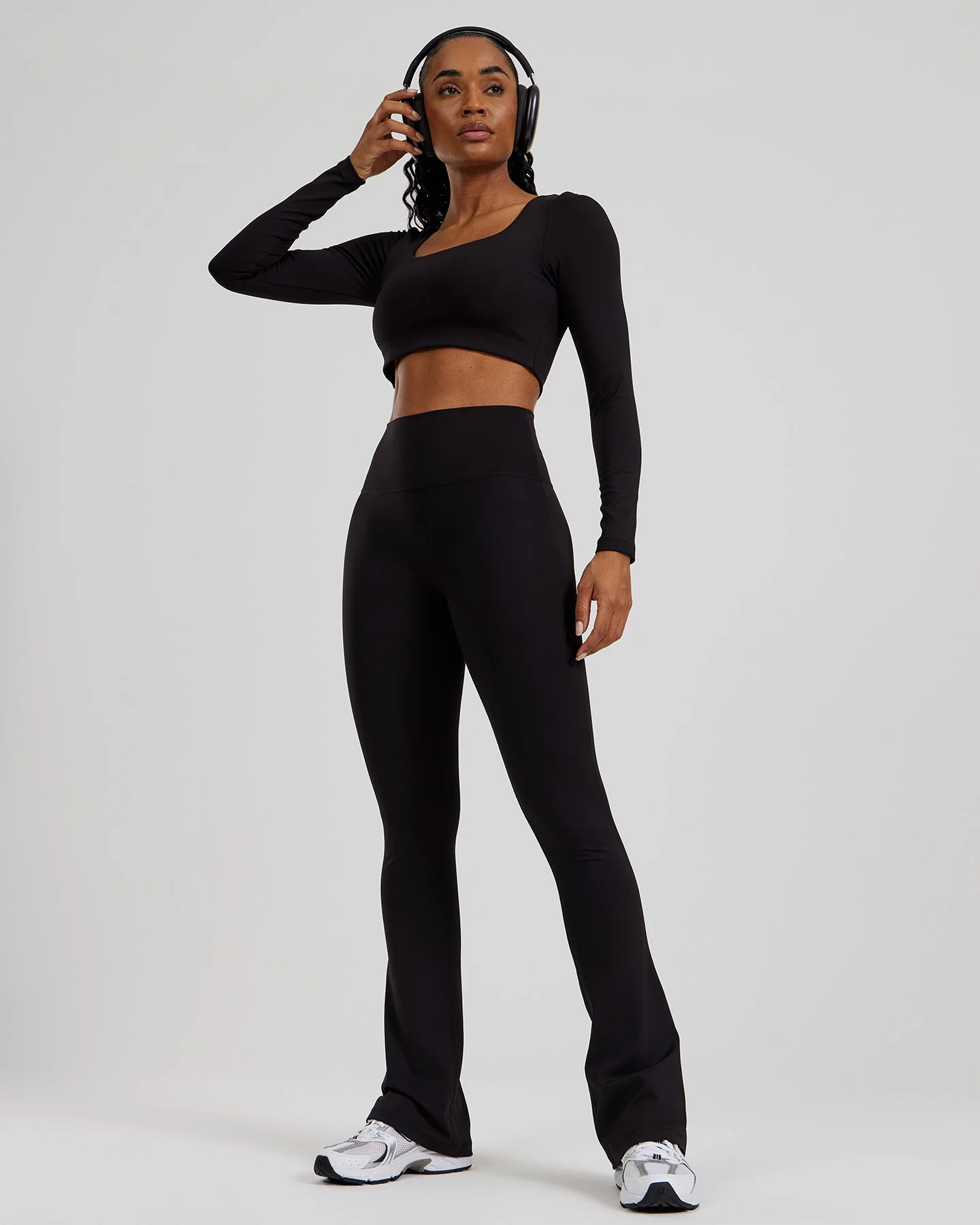 Essential Long Sleeve Built-In Bra Top | Black - Image 6