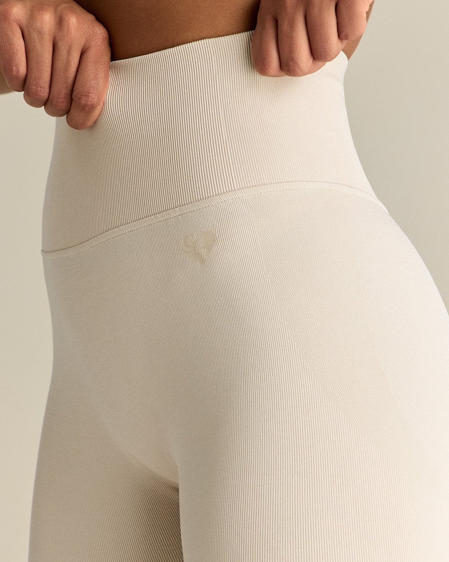 Motion Seamless Leggings | Off White - Image 3