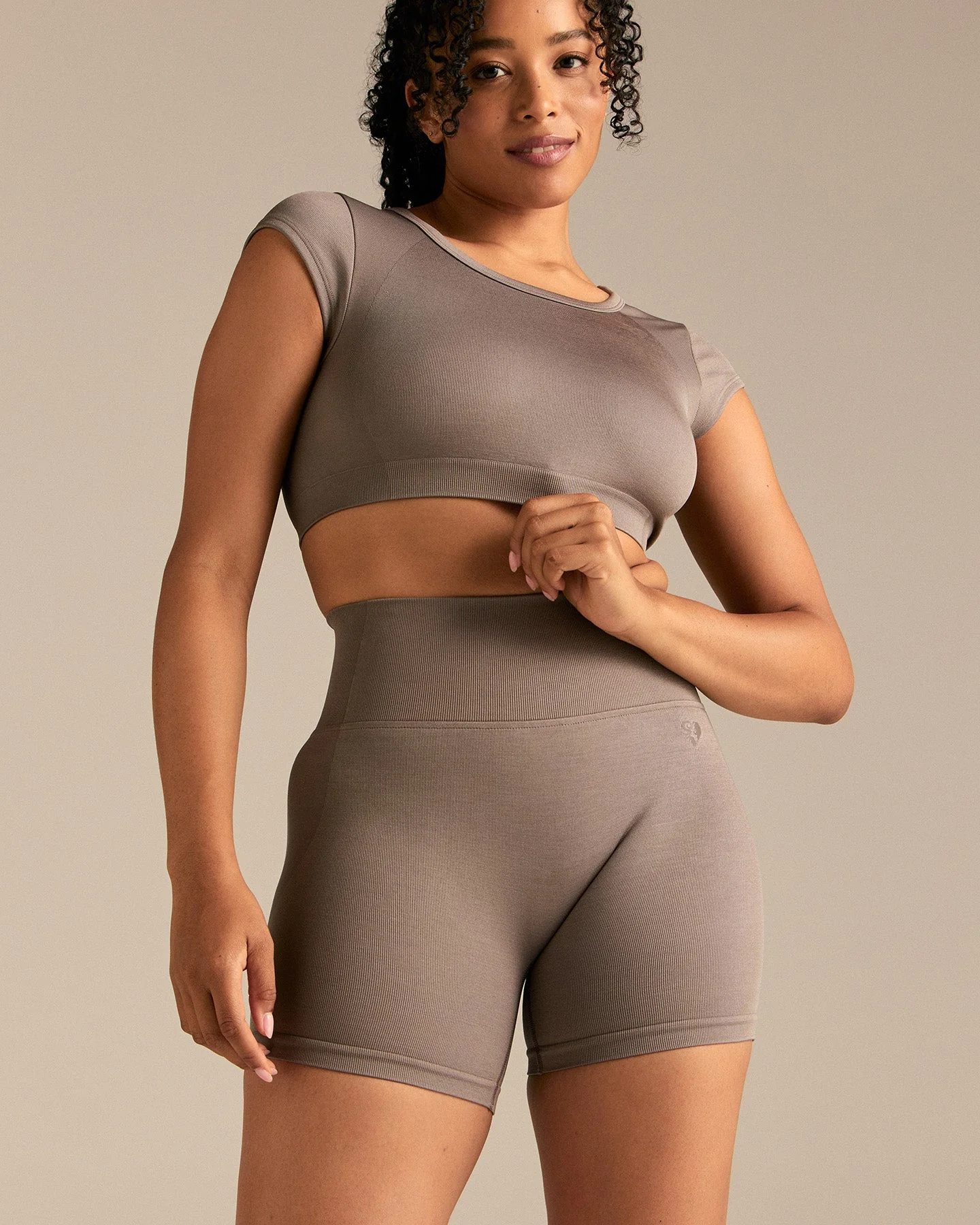 Motion Seamless Open Back Short Sleeve Crop Top | Taupe Grey - Image 8