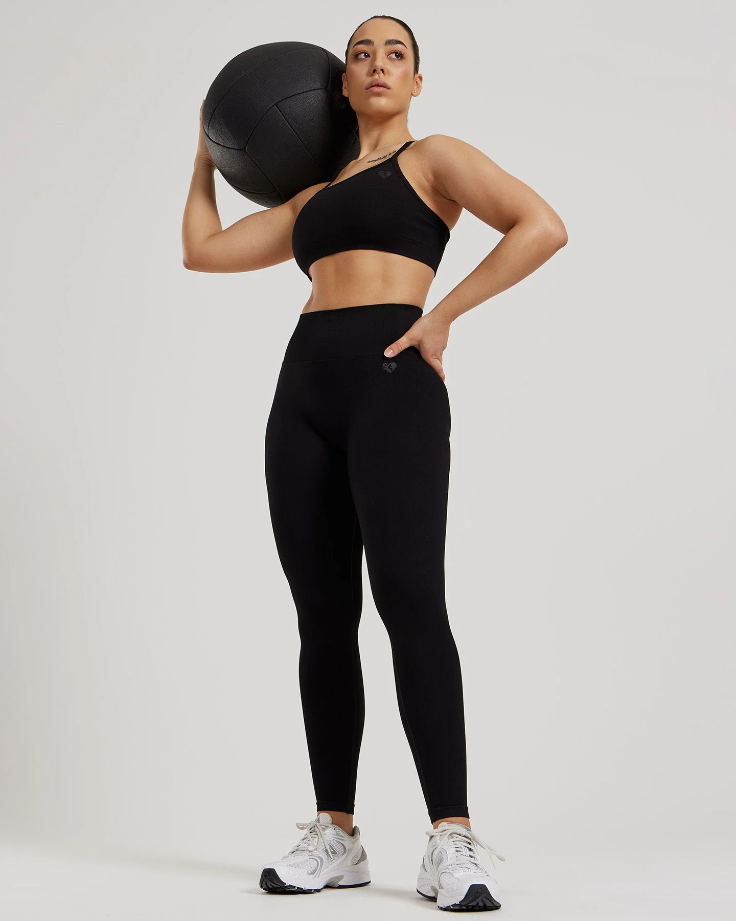 Motion Seamless Straight Neck Bra | Black - Image 4